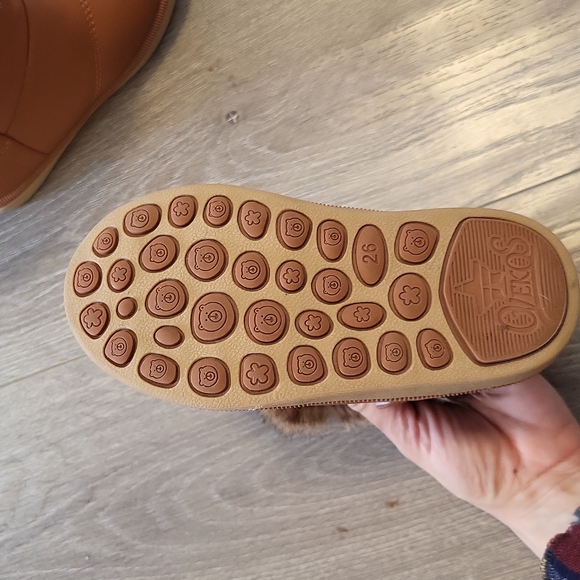 Booties l real fur trim l tan leatherwinter boots l toddler size 9.5 or 26 euro - Picture 4 of 9